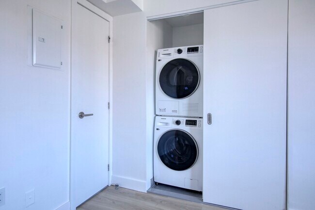 Photo - 25 Av des Pins O Unit 546