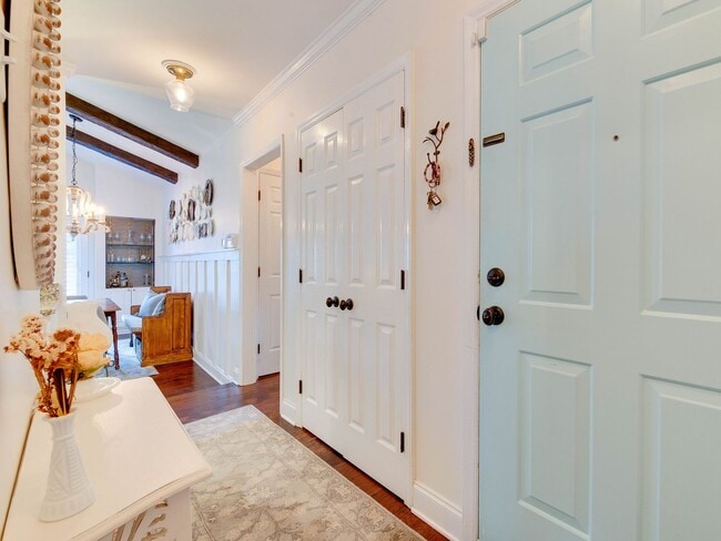 Photo - A picture perfect cottage home ready for you with community pool!