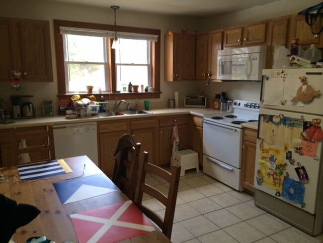 Building Photo - 2 bedroom, 1 bath Second Floor Apartment in Lemont