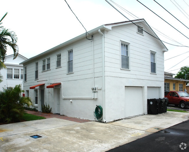 120 N Palmway Lake Worth, FL 33460