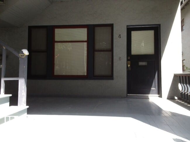 Building Photo - 1540 SE Ladd Ave Unit B