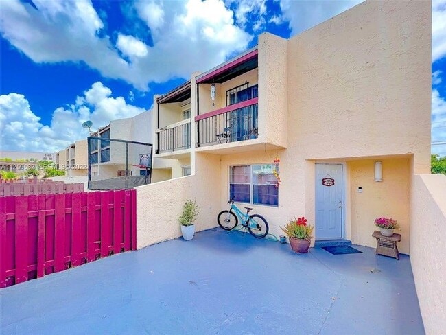 Photo - 3672 SW 59th Ave Unidad 7