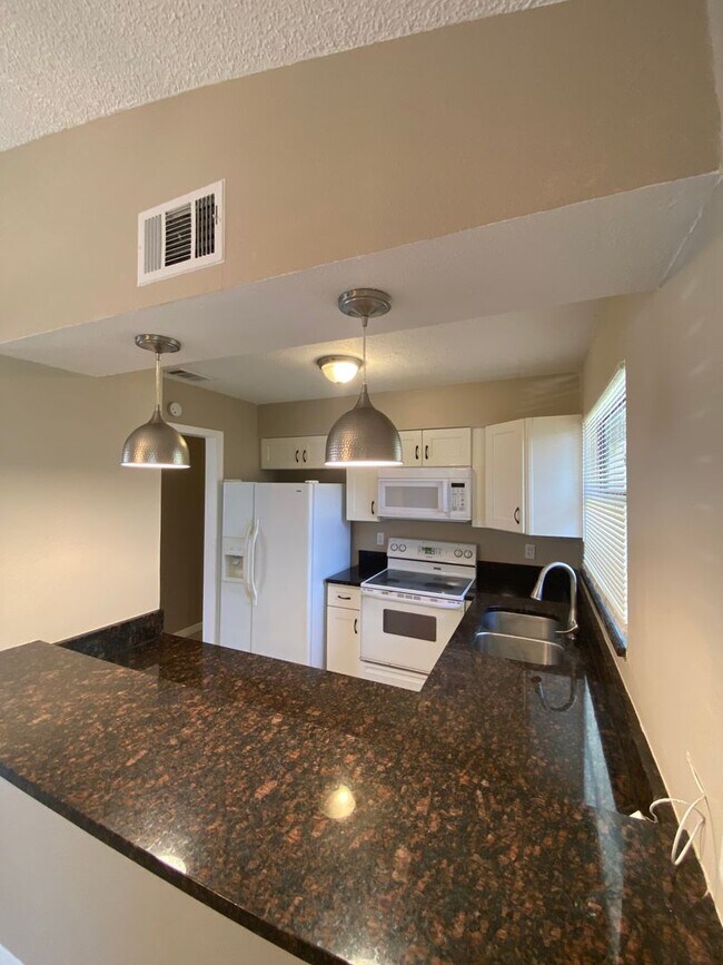 Photo - RANCH STYLE 3 BEDROOM 2 BATH  - NEAR USF & BUSCH GARDENS