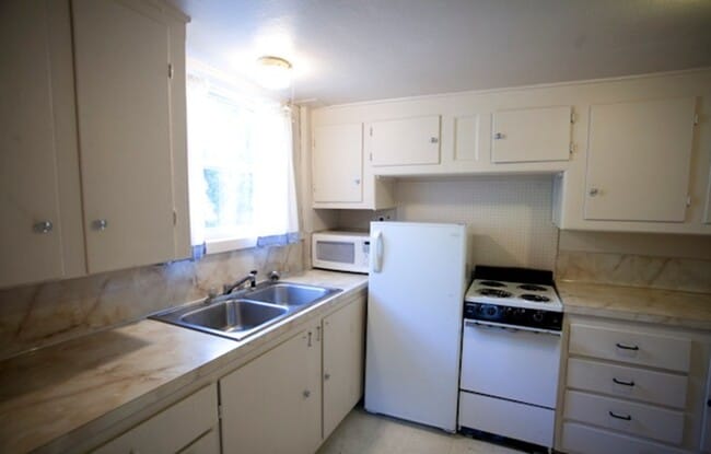 860 NE Ast - Cocina - 805 NE California St