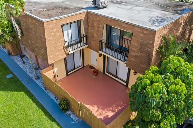 Building Photo - 226 Alemeda Dr