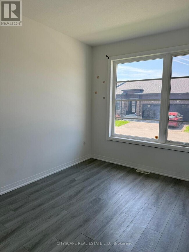 Photo - 550 Grey St