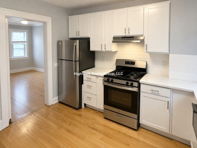 Building Photo - 805 Judson Ave Unit 2E