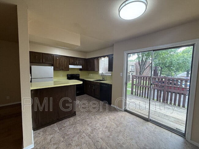 Photo - 4334 E 67th St