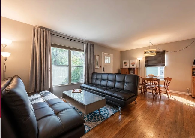 Photo - 904 E Maxwell Ln