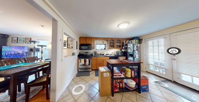 Building Photo - 5 Clyde St Unit 1 Rental