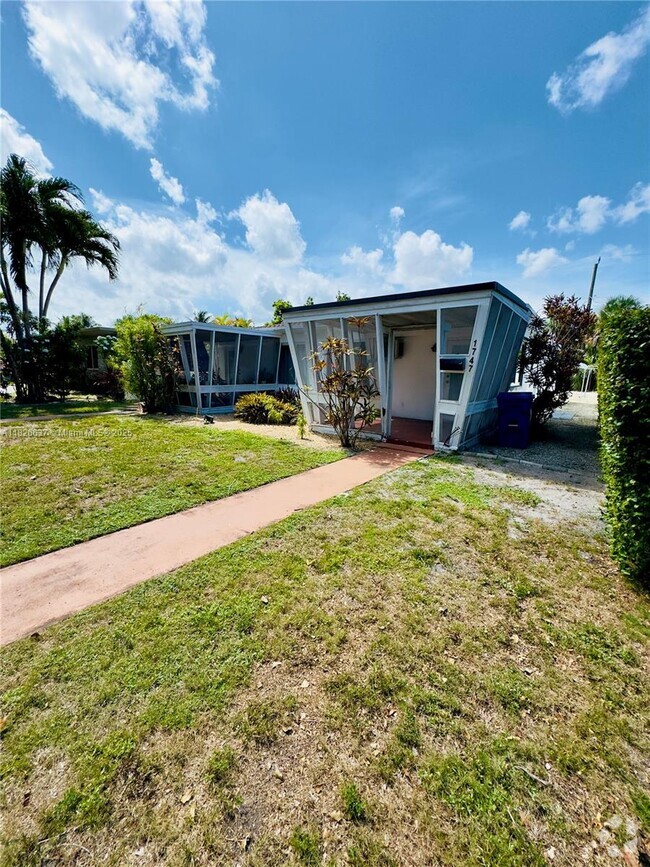 Building Photo - 1747 NE 169th St Rental