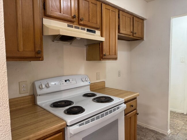 Photo - 716 Woodland Ct
