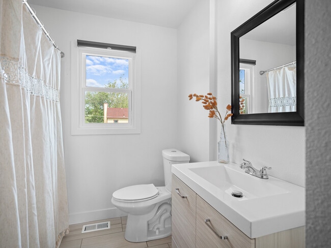 Photo - 1410 Swift Blvd