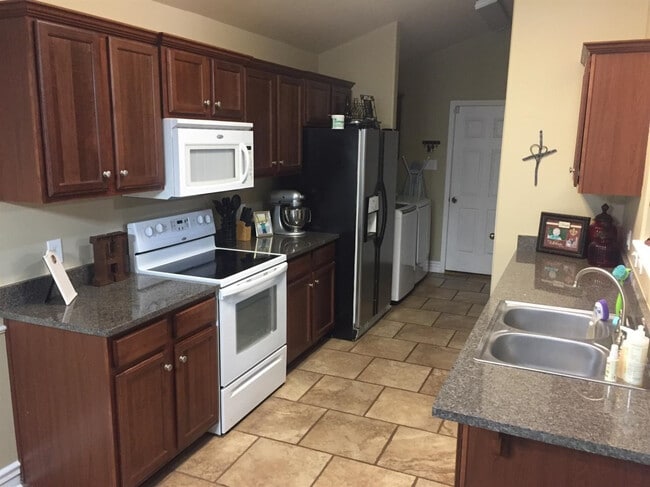 Photo - 6550 85th St