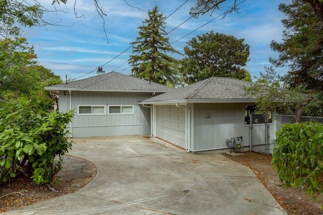 Photo - 3 Bed / 3 Bath + Bonus room pet friendly Millbrae home with pool on a 1/2 acre lot. YouTube tour!!