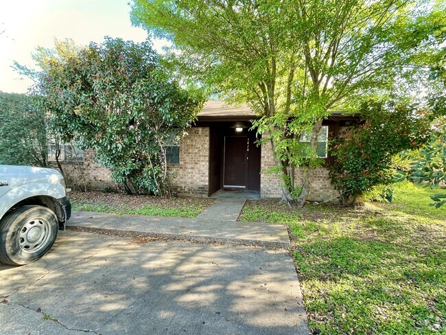 Building Photo - 1424 Hillside Dr Rental