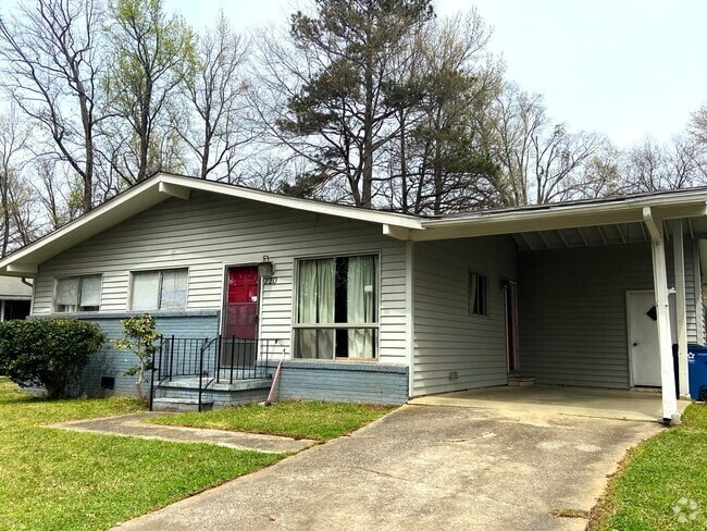 Building Photo - 220 Saxon Dr Rental