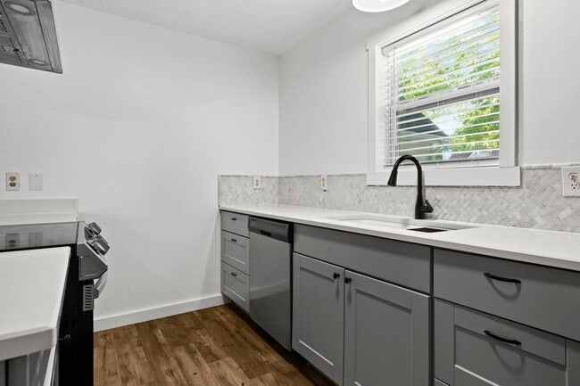 Photo - 3 Bedroom Home in Wilmington with a fenced yard and garage!