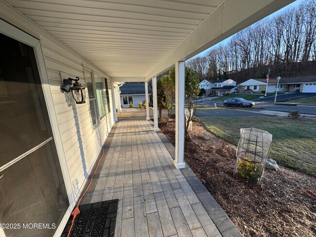 Photo - 28 Irongate Ln