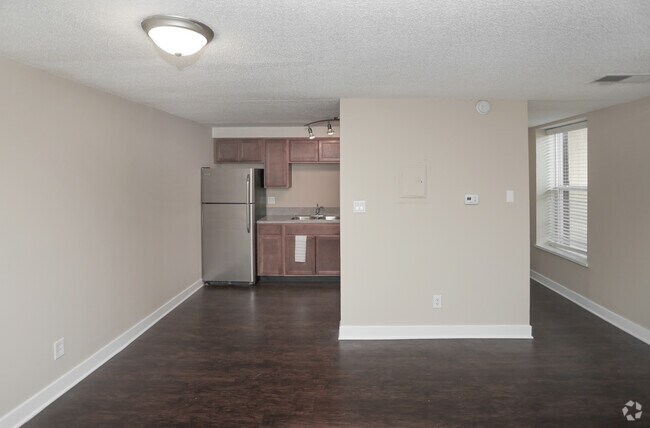 Estudio - 544 ft² - Senate Manor