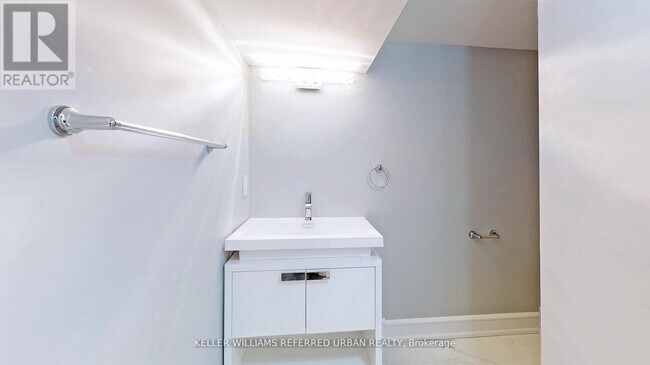 Photo - 783 Dufferin St