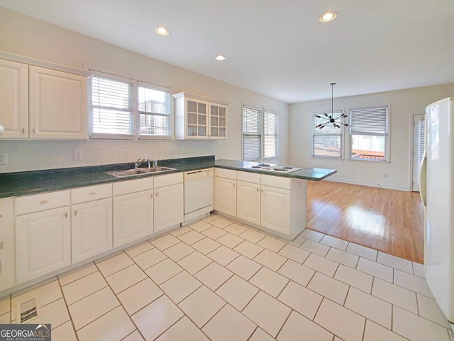 Photo - 136 Crumley St SE