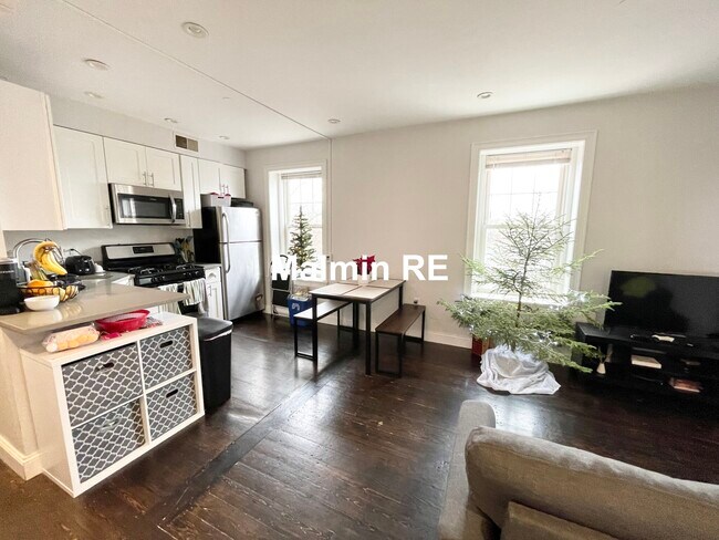 Photo - 998 Tremont St