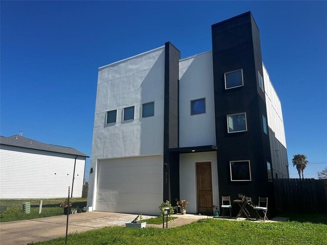 Building Photo - 9737 Fabiola Dr Rental
