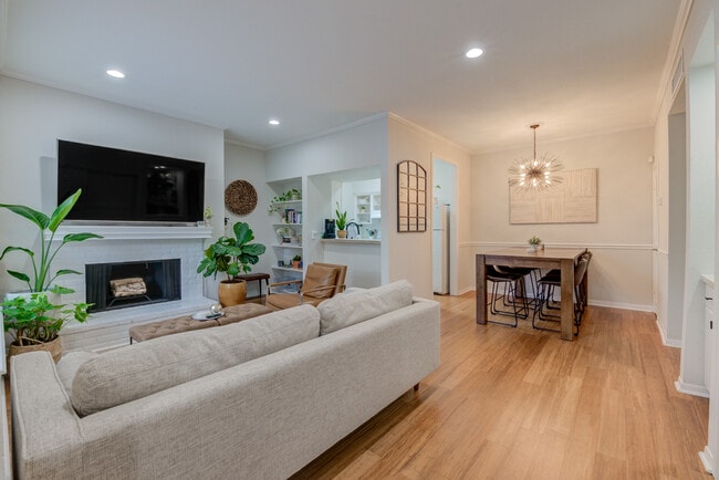 Building Photo - 704 Bering Dr Unit F