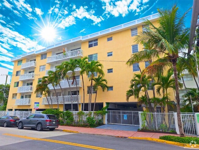 Building Photo - 1357 Collins Ave Unit B3 Rental