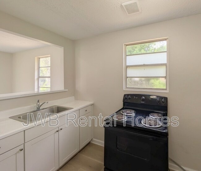 Photo - 835 E Union St