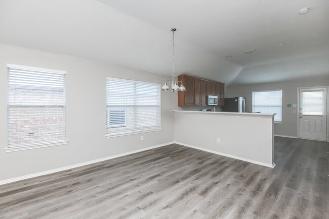 Photo - 1205 Artesia Dr