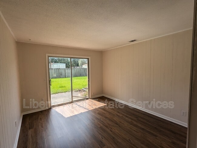 Photo - 979 Live Oak Dr