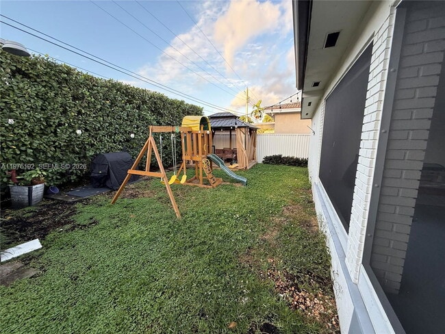 Photo - 4850 SW 4th St