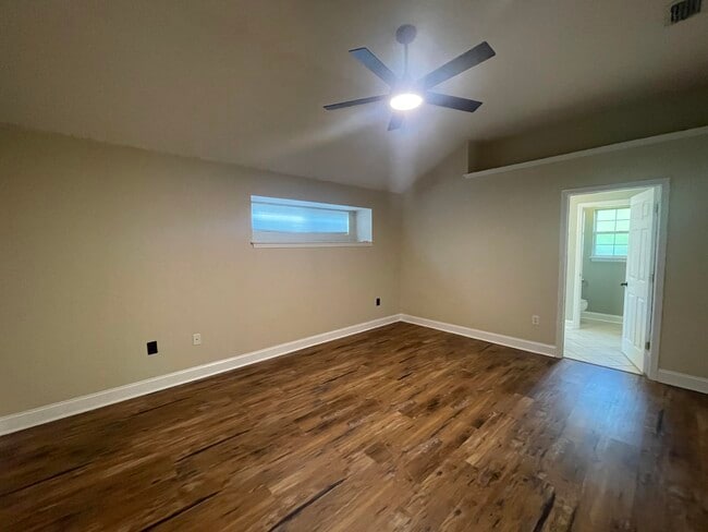 Photo - 858 Van Dyke Dr