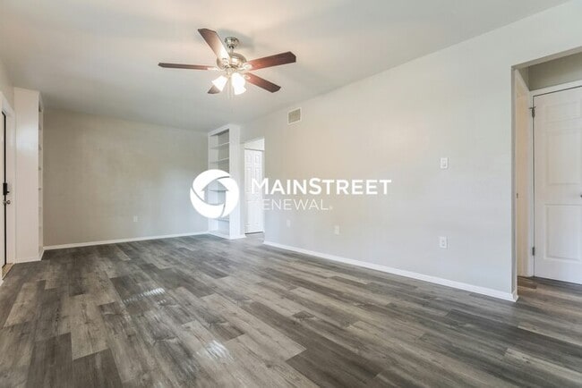 Photo - 3 Bedroom Pet-Friendly Home in Sarasota, FL with Main Street Renewal