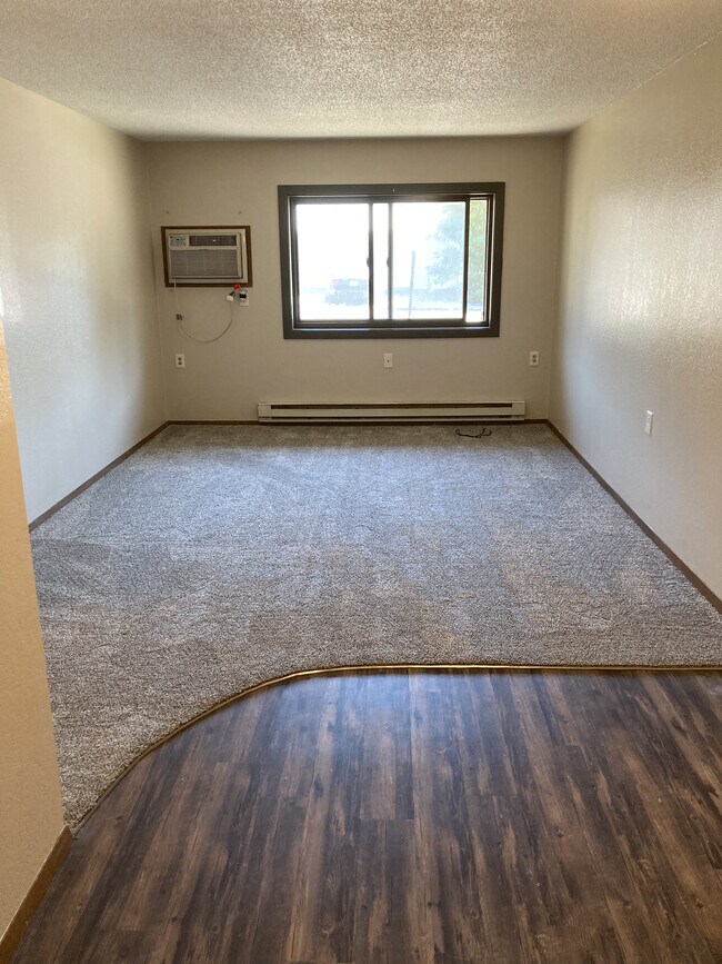 Photo - Bricelyn Plaza