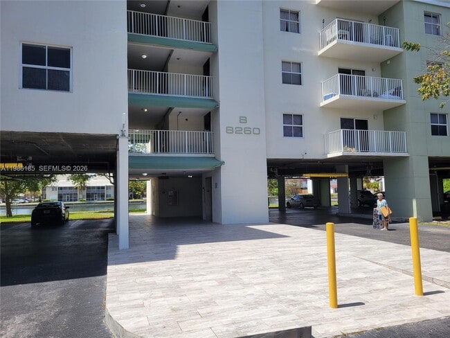 Building Photo - 8260 SW 210th St Unit 319