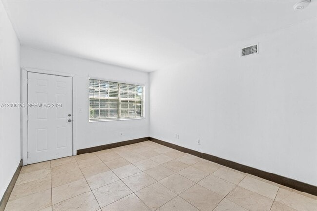 Photo - 551 NE 62nd St Unit 6