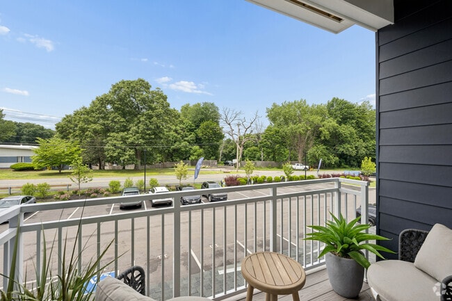 2BR, 2BA - 1,155SF - Balcony