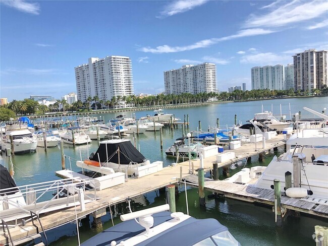 Building Photo - 18021 Biscayne Blvd Unit 902 Rental