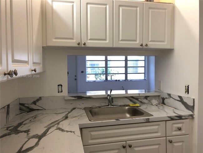 Photo - 1027 Twin Lakes Dr Unit 28-B