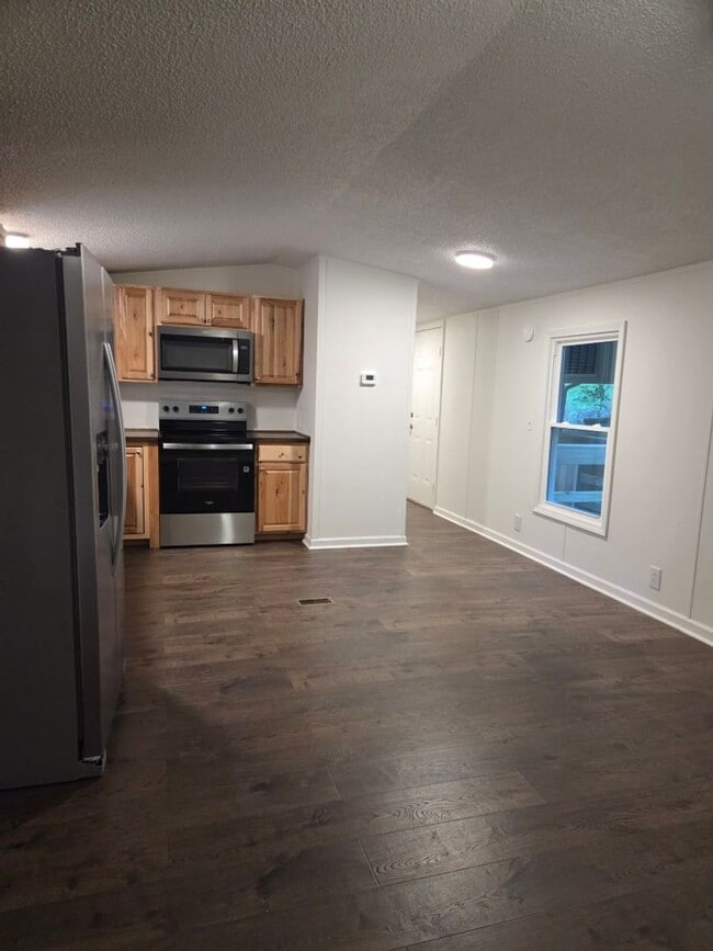 Photo - $1,700 - 2 Bedroom / 1 Bath Newly Remodeled Home in the Balsam Community