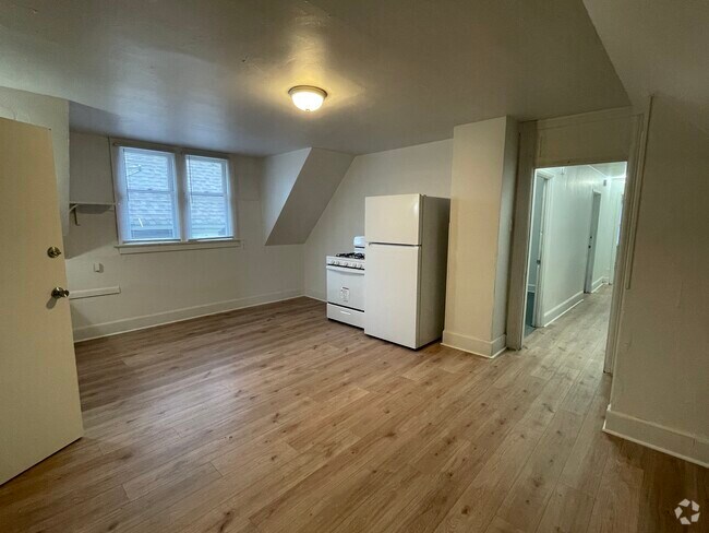 Building Photo - 2610 W Juneau Ave Unit Upper #A Rental