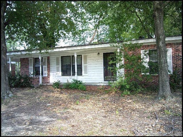 Building Photo - 303 Brookside Dr Rental