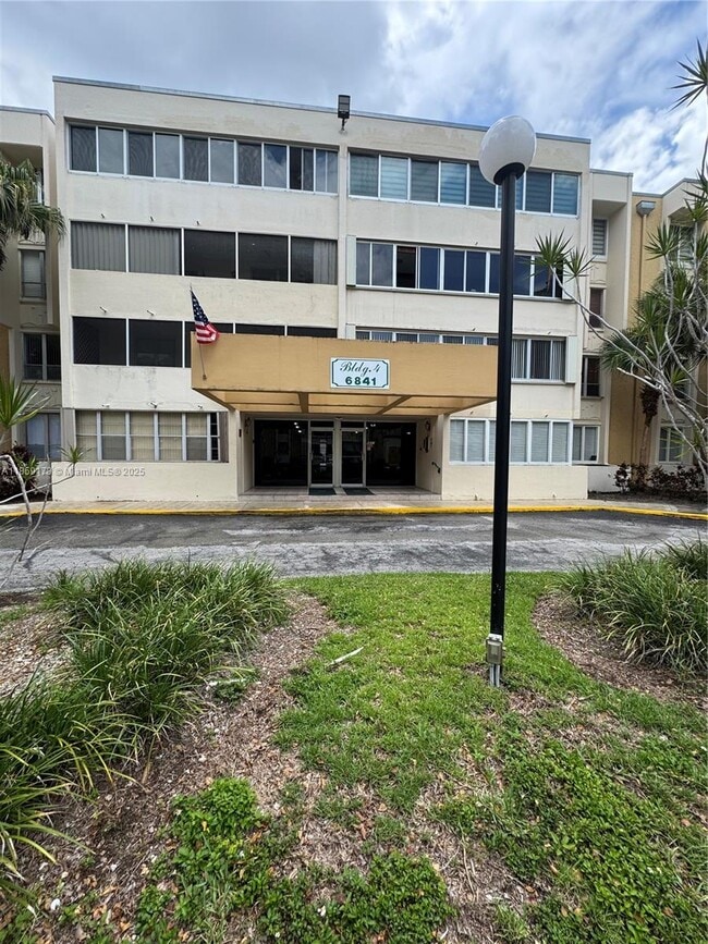 Building Photo - 6841 SW 147th Ave Unit 1H Rental