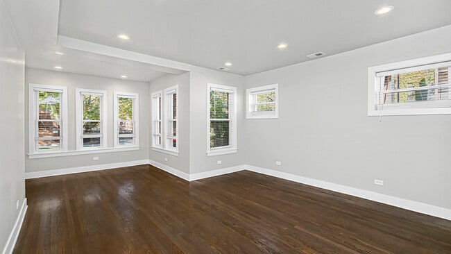 Building Photo - 6459 N Glenwood Ave Unit 2