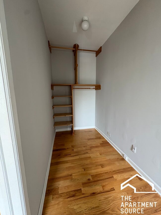 Photo - 1050 W George St Unidad 105