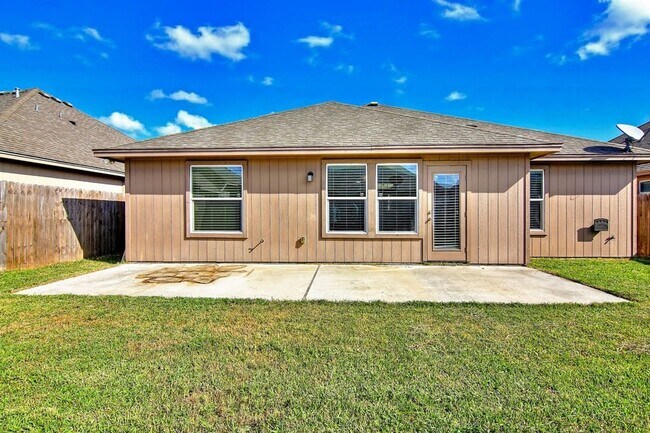 Photo - 3021 Cantabria St