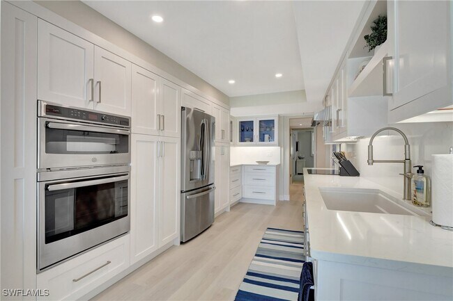 Photo - 2357 Gulf Shore Blvd N Unidad 107